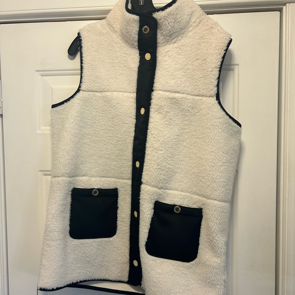 NWOT LILLY PULITZER coat vest. - Picture 9 of 16